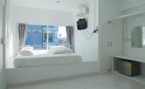 Young Money Hostel - 4