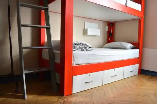 SubWay Hostel - 57