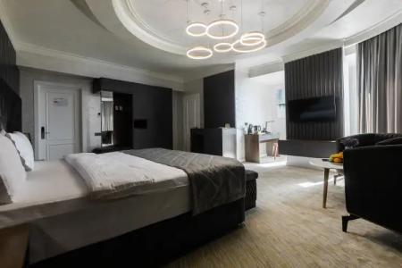 Roadside by Khorrot - 85