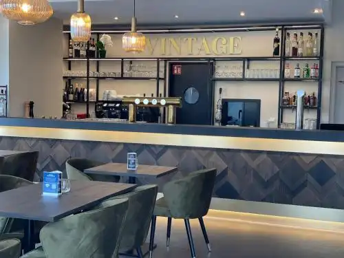 Vintage Café & Weinbar - 6