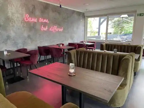 Vintage Café & Weinbar - 12