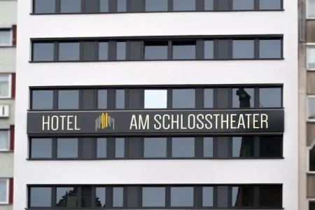 am Schlosstheater - 0