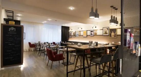 am Schlosstheater - 14