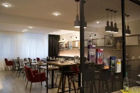 am Schlosstheater - 13