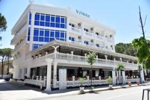 Ujvara Hotel, Голем