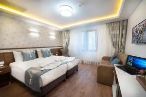 Room in Guest room - Lika Hotel - Standard Double or Twin Room in Istanbul, Стамбул