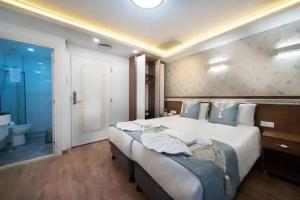 Room in Guest room - Lika Hotel - Superior Double or Twin Room - Luxury in Istanbul Center, Стамбул