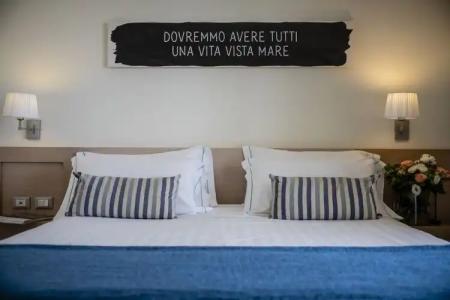 Le Rose Suite - 226