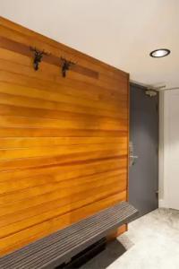 Carleton - 16