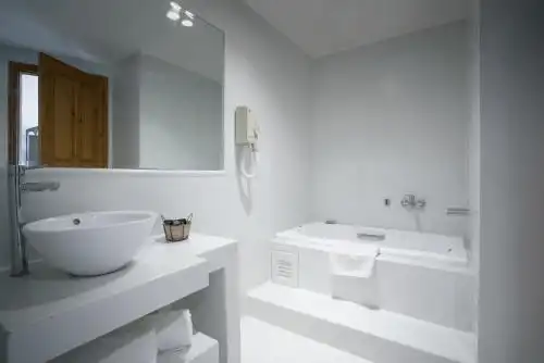 Gloria Maris Suites and Villa - 11