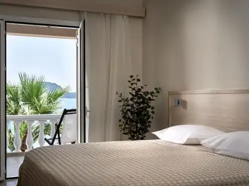 Gloria Maris Suites and Villa - 5