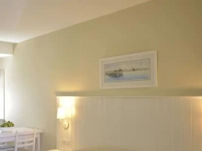 Sunrise Gardens Aparthotel - 51