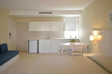 Sunrise Gardens Aparthotel - 49