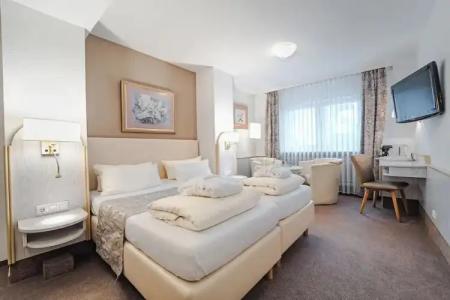 Sletz Park- Superior - 14