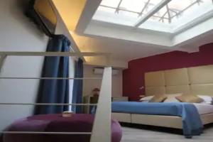 Tango Hotel, Рим