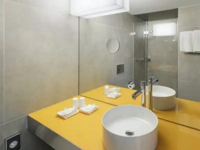 Züri by Fassbind - 102