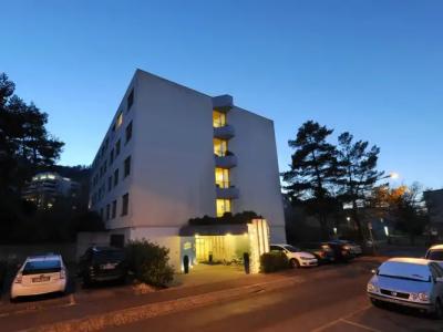 the guests' house - 0