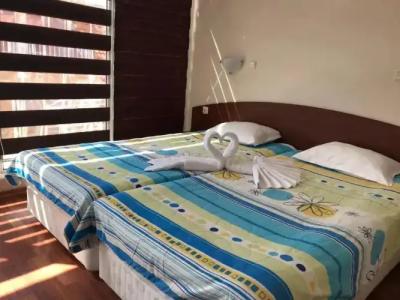 Red House Guest House - 8