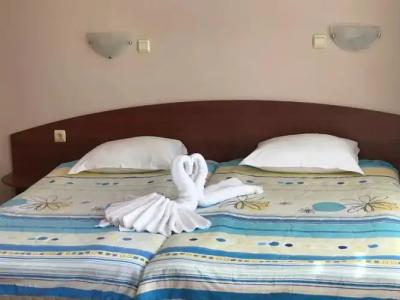 Red House Guest House - 4