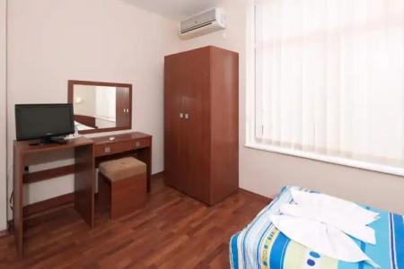 Red House Guest House - 11