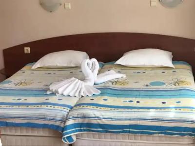 Red House Guest House - 9