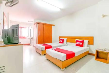 Oyo 1161 Sathorn Mansion - 27