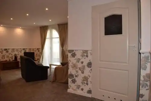 Cremova Aparthotel - 40