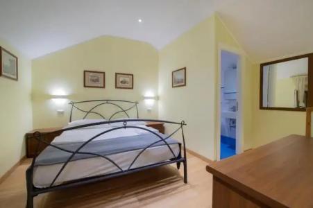 Ravello House - 100