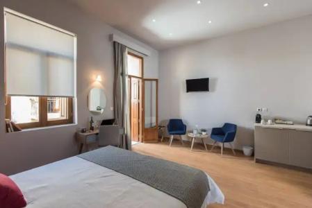 Bluebell Luxury Suites - 13