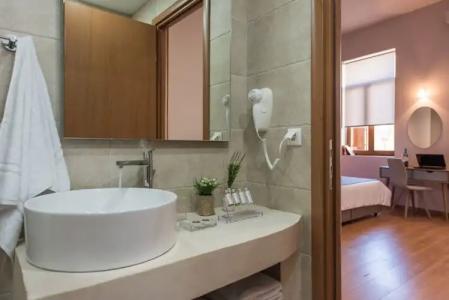 Bluebell Luxury Suites - 26