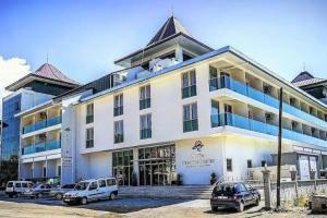 Отели с бассейном и собственным пляжем