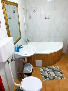 Rózsás Motel - 13