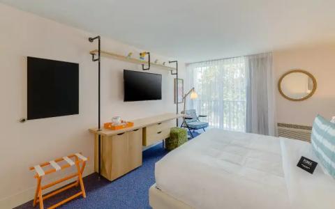 Plunge Beach Resort - 5