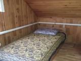 Односпальная кровать в общем номере для женщин