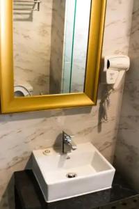 Violet Tower at Khaosan Palace - 46