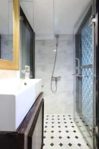 Violet Tower at Khaosan Palace - 43