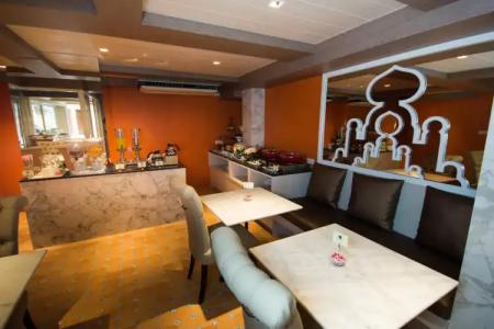 Violet Tower at Khaosan Palace - 17