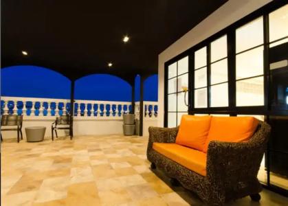 Violet Tower at Khaosan Palace - 9