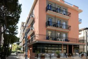 Hotel «Scarlet», Римини