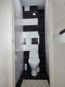 Apartment On Prospekt Kosmonavtov - 11