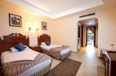 Titanic Palace - Families and Couples only - 105