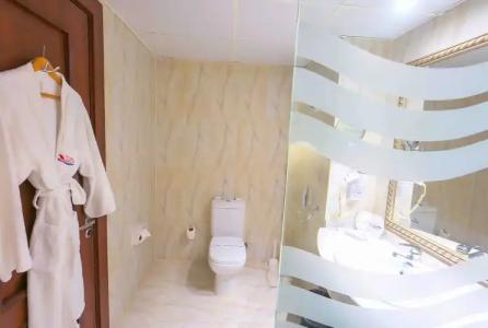 Titanic Palace - Families and Couples only - 108