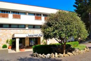 Hotel «degli Ulivi», Виесте