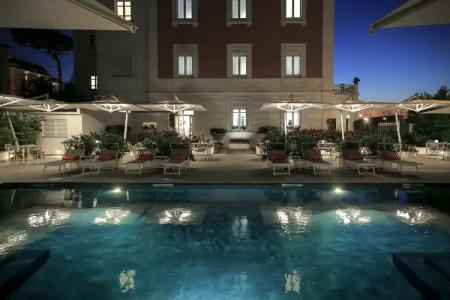 Villa Garden - 16
