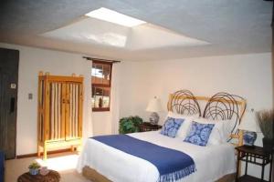 Old Taos Guesthouse B&B, Таос