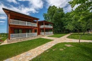 Sebastiano Resort, Лежа