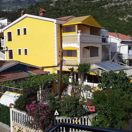 Holiday Home & Micanovic - 0