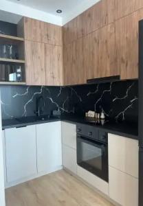 на тенистой аллее - 50