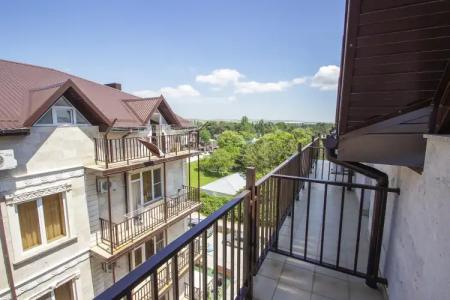 Luxury House - 106