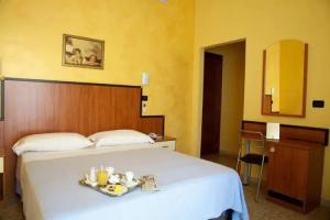 Hotel «Sirena», Пинето